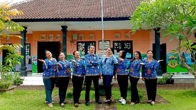 <center>upacara hari pahlawan</center> video